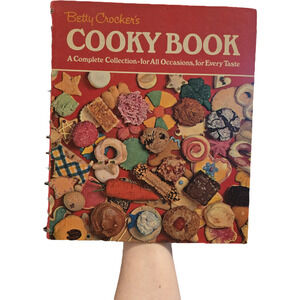 Betty Crocker's Cooky Book Hardcover Spiral 1973 13th Printing snacks recipe